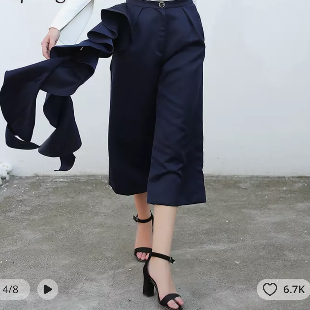 Ruffle pants SOLD MERC - Picture 3 of 6